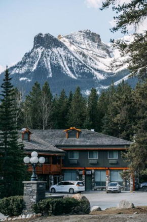  Mountaineer Lodge  Лейк-Луиза